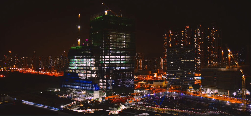 Komby in 14 Steps: Step 6: London Lights, the beginning of success